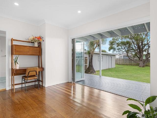 Charming Renovated Cottage in the Heart of Weston