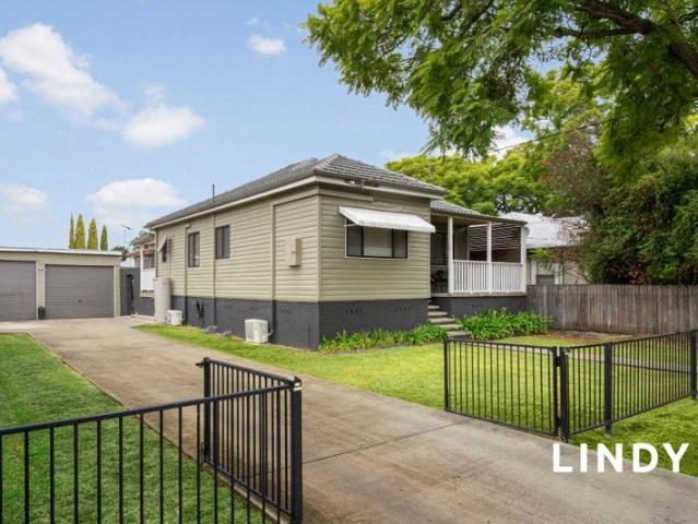 CHARMING RENOVATED COTTAGE. POOL. SIDE ACCESS