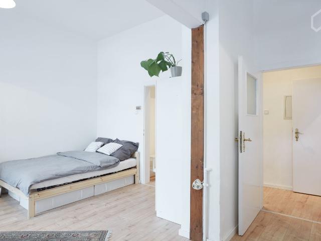 Charming renovated apartment in Cologne Sülz, Koln Amsterdam Apartments for Rent