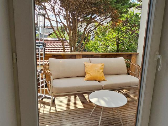 Charming renovated apartment with terrace quiet and comfortable!, Lyon Amsterdam Apartments for Rent