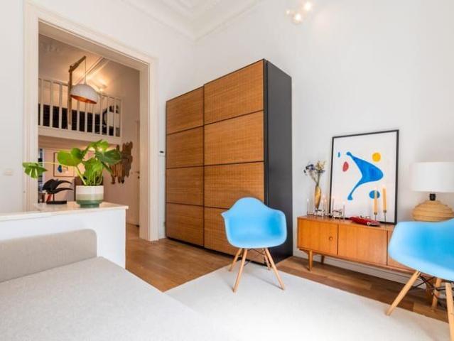Charming renovated furnished apartment — Louise