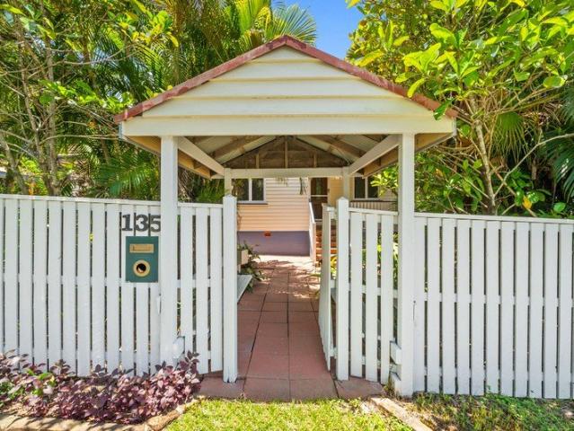 Charming Renovated House on Witton