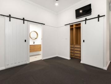 CHARMING RENOVATED HOME WITH SOLAR & REAR LANE ACCESS IN PRIME NEW LAMBTON LOCATION