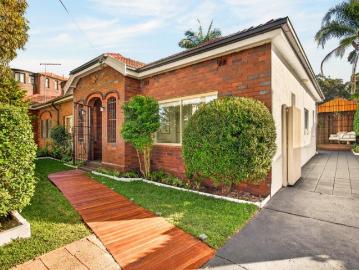Charming Renovated Home in a Prime Lifestyle Location