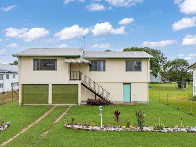 CHARMING RENOVATED HOME ON TOWN OUTSKIRTS!