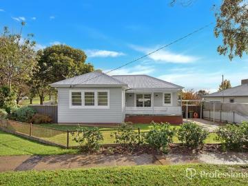 Charming, Renovated Home Opposite the Botanical Gardens