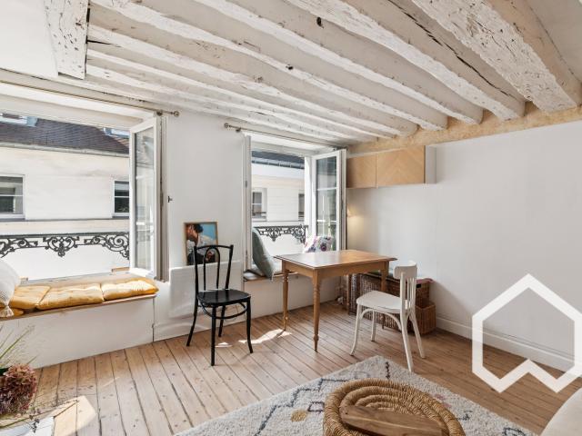 Charming renovated studio, heart of Marais Steps from Place des Vosges