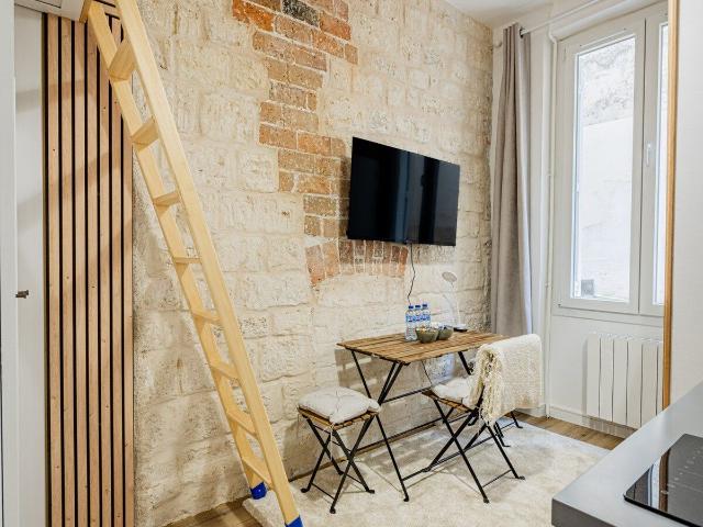 Charming Renovated Studio in the 17th Arrondissement, Paris Amsterdam Apartments for Rent
