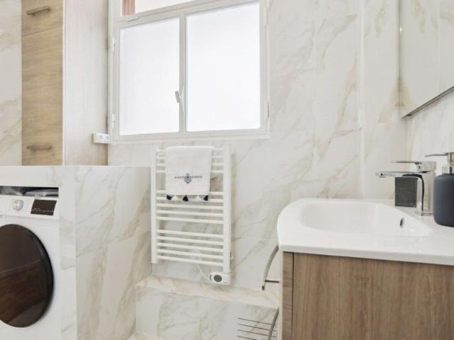 Charming Renovated Studio in the 16th Arrondissement, Paris Amsterdam Apartments for Rent