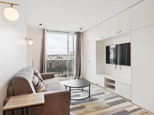 Charming Renovated Studio with AC in the 16th Arrondissement, Paris Amsterdam Apartments for Rent