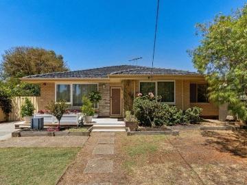 Charming Renovated Woodbridge Home on Huge Block Walk to Train & Guildford