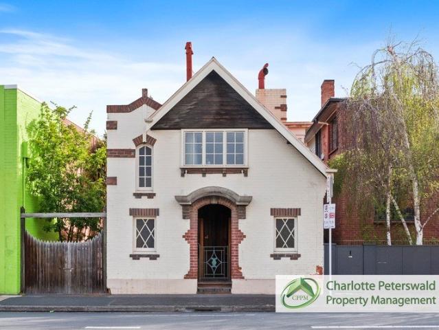 Charming, Renovated Townhouse with parking for 2 cars, in the Heart of Sandy Bay