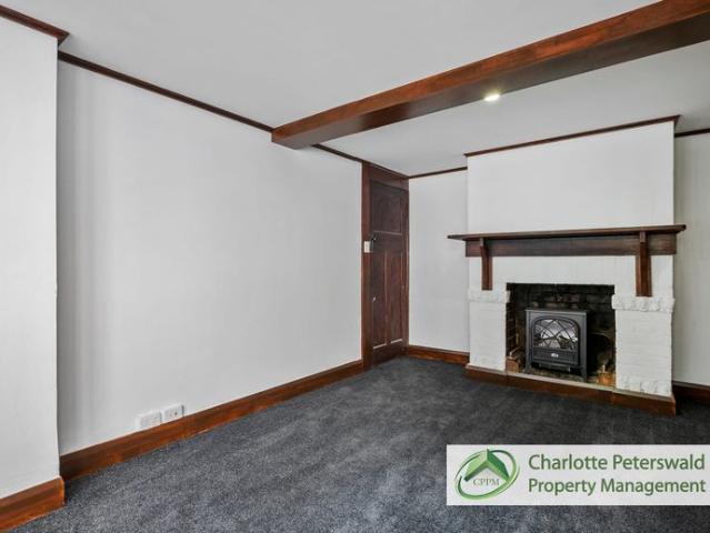 Charming, Renovated Townhouse with parking for 2 cars, in the Heart of Sandy Bay