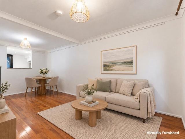 Charming Renovated Terrace with Leafy Garden Access