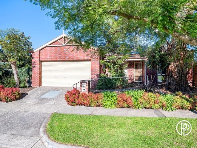 CHARMING RED BRICK LIVING WITH EVERYTHING AT YOUR DOORSTEP