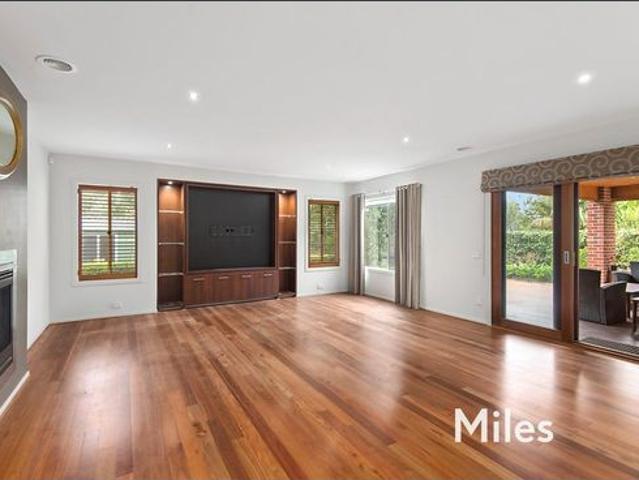 CHARMING RESIDENCE IN FANTASTIC LOCATION!