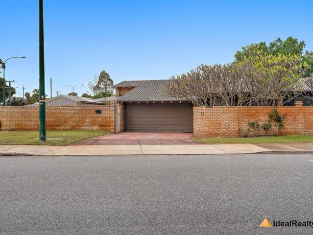 CHARMING RESIDENCE ON CORNER BLOCK IN WSHZ AND WALKING DISTANCE TO OBERTHUR PRIMARY SCHOOL