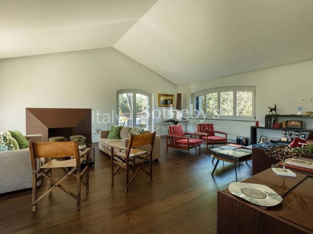 Charming residence with private park and pool
