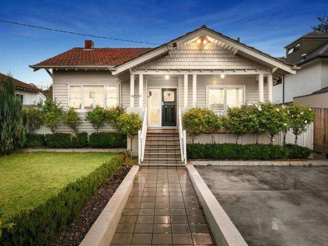 Charming Residential House in Kew Perfect for Families