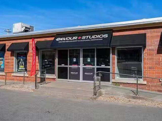 Deal! Retail Unit 1 360 Main Street, Wolfville, NS, B4P 2B8.