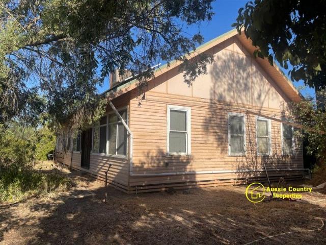 Charming Retreat in Berrigan: Make this your Dream Property!