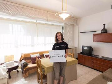 Charming room to rent in large 3 bedroom apartment with AC in residential Norte