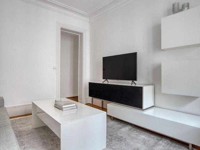 Charming Roquette 1 Bedroom Near Paris Attractions, Paris Amsterdam Apartments for Rent