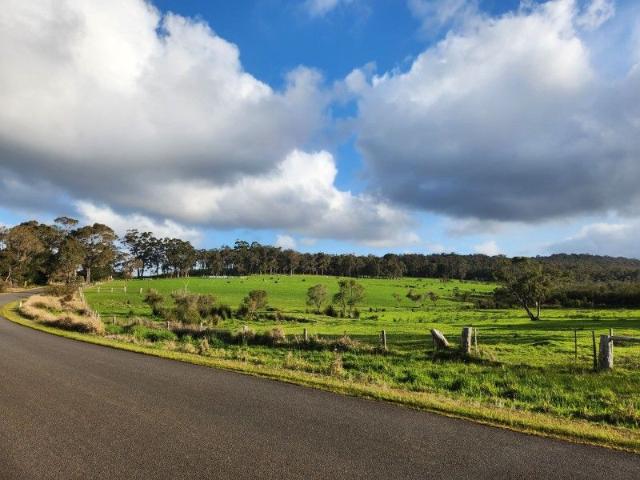 Charming Rural Retreat with Prime Grazing Land and Scenic Views