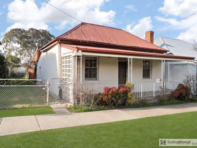 Charming Russell Street Location