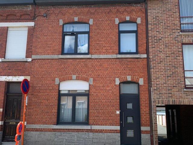 Charming semi detached home with 3 bedrooms & roof terrace