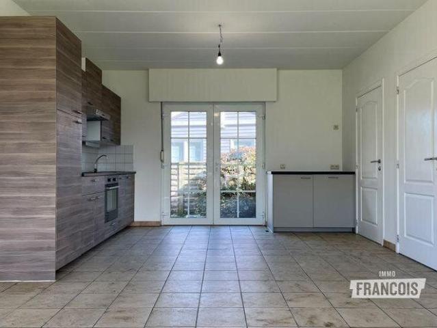Charming semi detached two bedroom property to let in Vosseslag