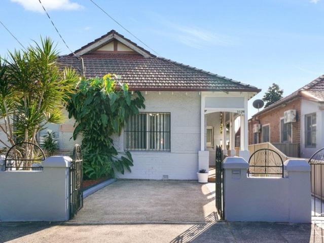 Charming Semi in a Central Location on 308sqm with Endless Potential