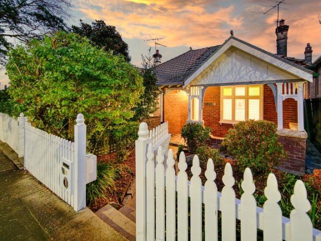 Charming Semi, Single Level Living OPEN SAT 10AM 10:30AM