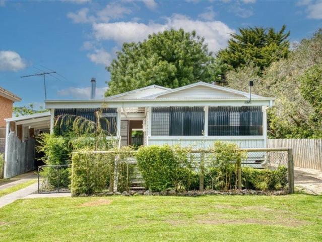 Charming Seaside Retreat: short stroll to beautiful beaches