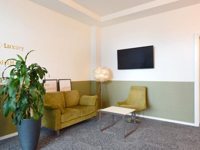 Charming Serviced Apartment with large balcony & weekly cleaning, Hurth Amsterdam Apartments for Rent