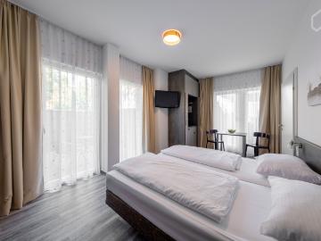 Charming serviced flat in perfect location at Schloßpark Nymphenburg, Fitness included