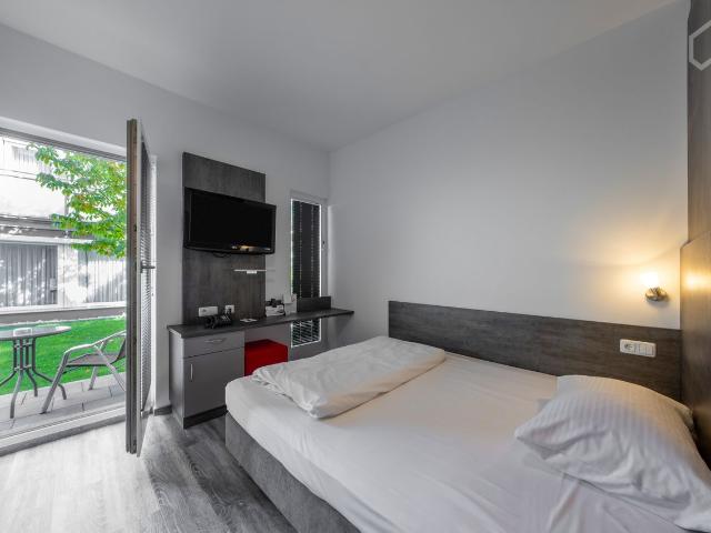 Charming serviced flat in perfect location at Schloßpark Nymphenburg, Fitness included, Munchen Amsterdam Apartments for Rent