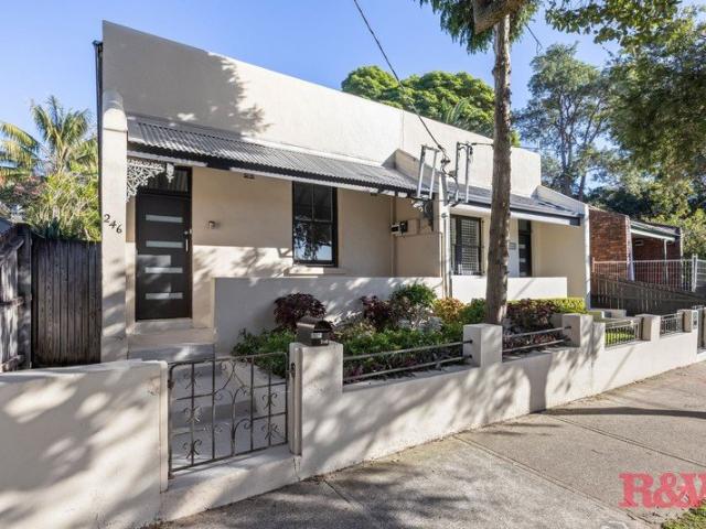 Charming Single Level Terrace in a Prime Lifestyle Location