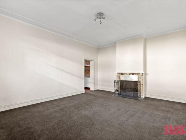 Charming Single Level Terrace in a Prime Lifestyle Location