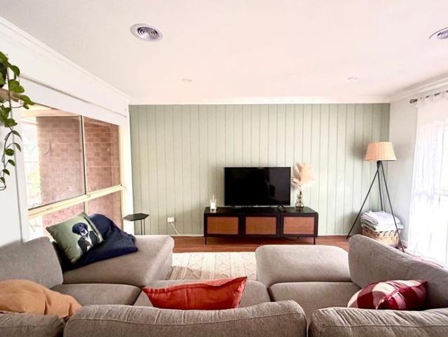 Charming Single Level Villa in Prime Location