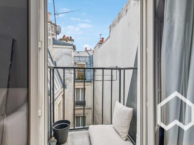 Charming small studio in the heart of Montmartre, Paris Amsterdam Apartments for Rent