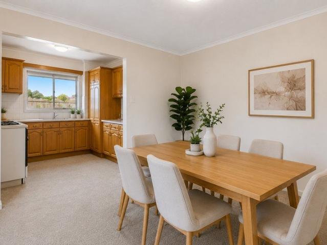 Charming & Spacious 3 Bedroom Home in Prime Avondale Heights Location