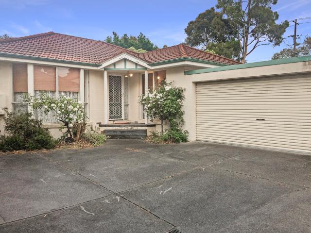 Charming spacious bay window unit in a convenient location