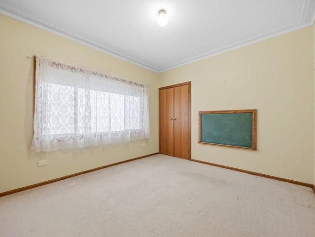 Charming & Spacious Family Living in a Prime Location!