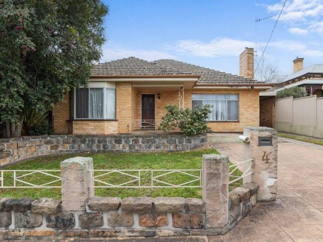 Charming & Spacious Family Living in a Prime Location!