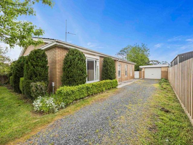 Charming, Spacious & Full of Character in the Heart of Alfredton!
