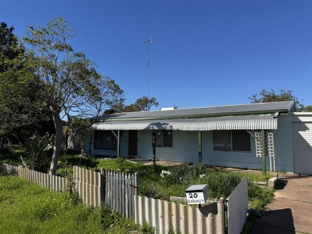 Charming, Spacious & Full of Potential 20 Birchley Road, Coodanup!