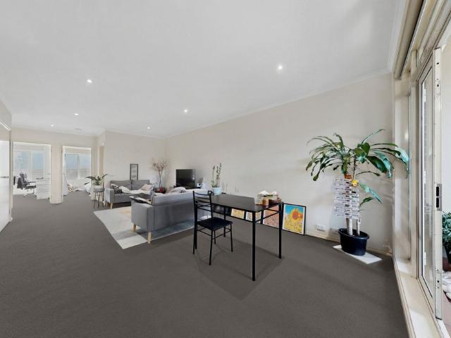 Charming Spacious Ground Floor Apartment in Doncaster East