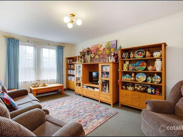 Charming & Spacious Homette in a Quiet, Convenient Location