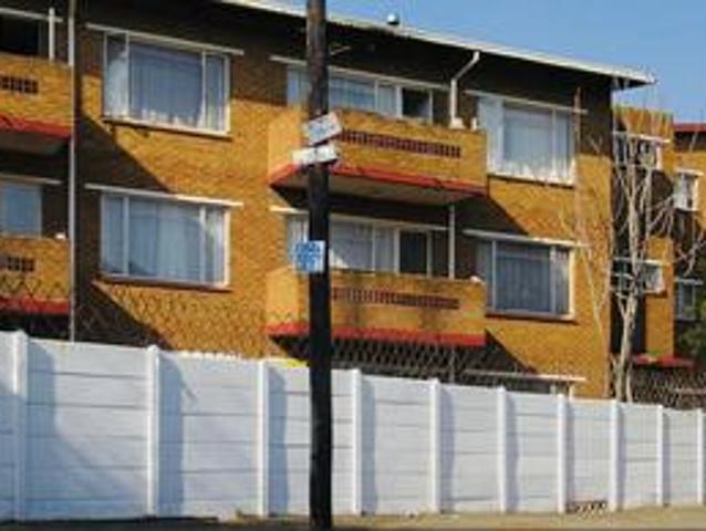 charming spacious neat 2 bedroom apa.